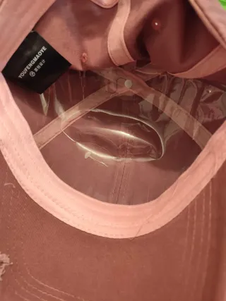 Berretto da donna rosa usurato