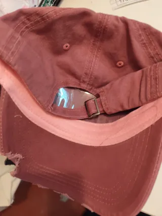 Berretto da donna rosa usurato