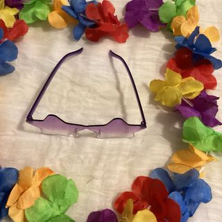 Occhiali da sole viola a forma di  stella
