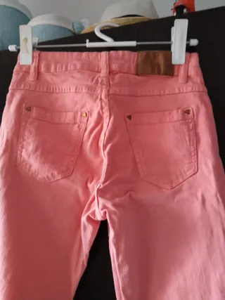 Pantalón vaquero color salmón.marca  Inside