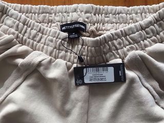 Chulisimo pantalón ancho beige sin estrenar.