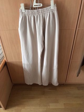 Chulisimo pantalón ancho beige sin estrenar.