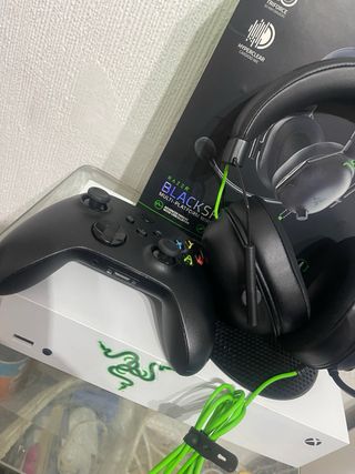 Xbox Series S Blanca + Auriculares Razer