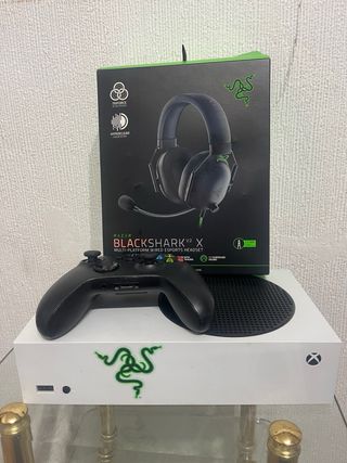Xbox Series S Blanca + Auriculares Razer