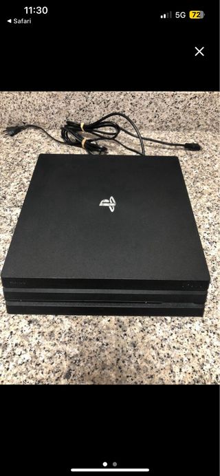PS4 Pro 1TB Negra y dos mandos