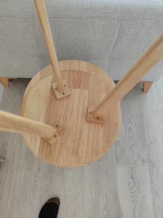 2 Mesas auxiliares redondas de madera