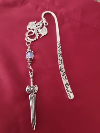 Marcapáginas plateado dragón y espada