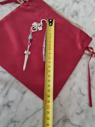 Marcapáginas plateado dragón y espada