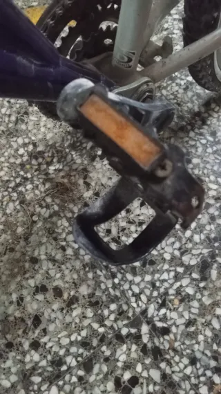 Bicicleta MTB con todos los accesorios,