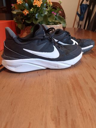 Zapatillas Nike Negras Talla 36.5 con Caja