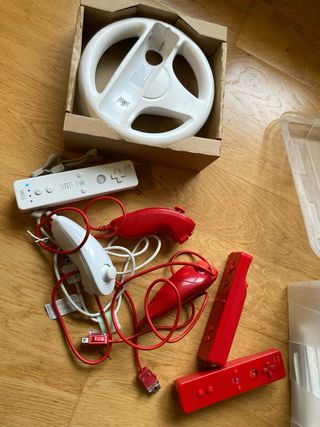 Consola Wii + Volante y 4 Juegos