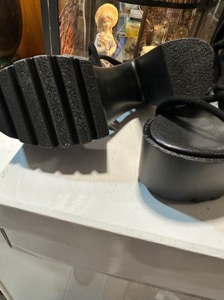 Zapatos de tacón negros con plataforma