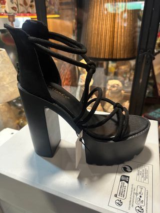 Zapatos de tacón negros con plataforma