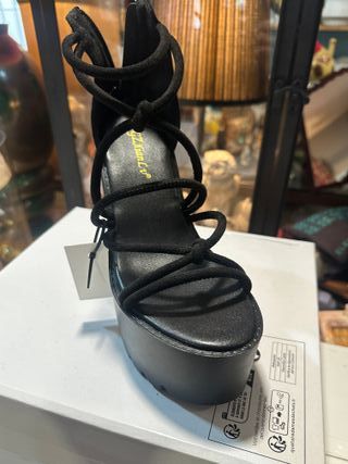 Zapatos de tacón negros con plataforma