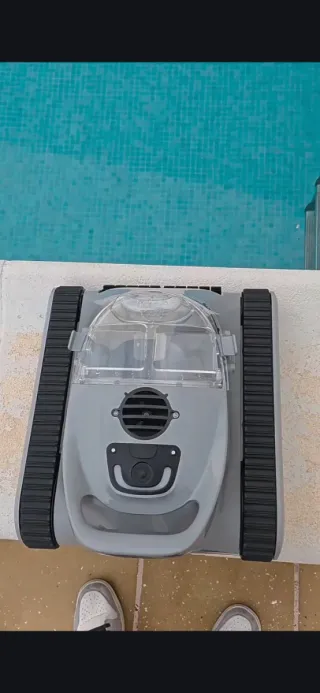 Robot Limpiafondos Inalámbrico