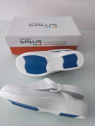 Zuecos Salus Blancos Talla 38