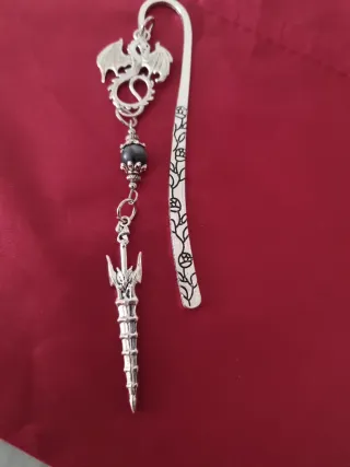 Marcapáginas plateado dragón y espada