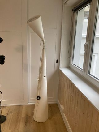 Lámpara de pie blanca