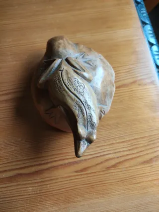 Figura rana artesanal vintage