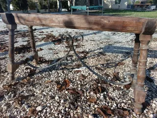 Mesa de madera antigua