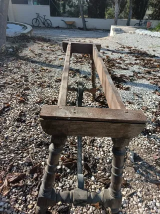 Mesa de madera antigua