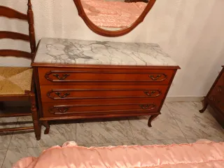 Sinfonier de madera con tapa de mármol