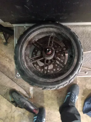 Rueda patinete eléctrico antipinchazo