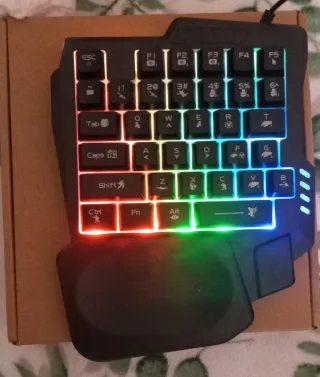 Teclado Gaming una Mano RGB