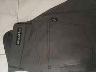 Pantaloni idrorepellenti e catarifrangenti