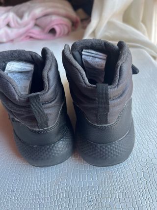 Zapatos negros altos