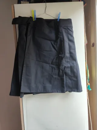 Falda plisada AMOK negra