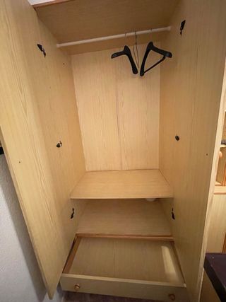 Armario de madera y metal