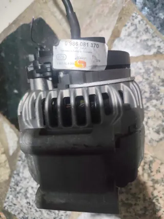 Alternador Bosch 0 986 081 370 Audi A4