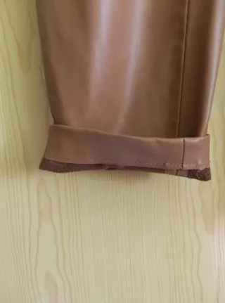 Pantalón Zara Talla S Efecto Piel Marrón