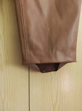 Pantalón Zara Talla S Efecto Piel Marrón