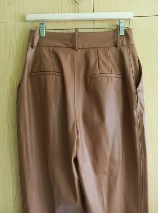 Pantalón Zara Talla S Efecto Piel Marrón
