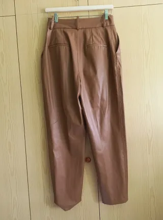 Pantalón Zara Talla S Efecto Piel Marrón