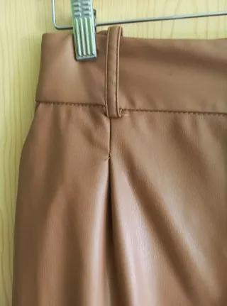 Pantalón Zara Talla S Efecto Piel Marrón