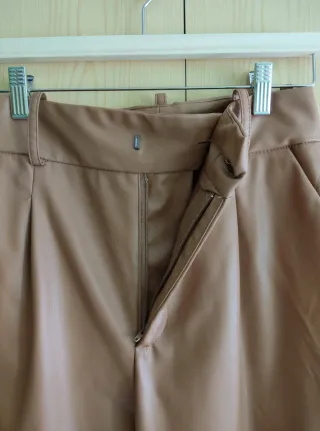 Pantalón Zara Talla S Efecto Piel Marrón