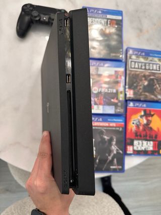 PS4 Slim 500GB + Controller + 5 Giochi