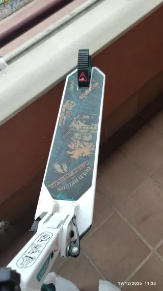 Patinete Oxelo blanco y azul