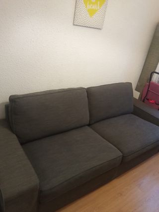 Sofá grande y cómodo gris