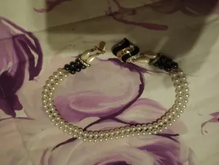 Collana perle bianche e grigio con chiusura