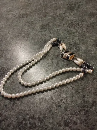 Collana perle bianche e grigio con chiusura