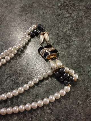 Collana perle bianche e grigio con chiusura