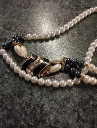 Collana perle bianche e grigio con chiusura