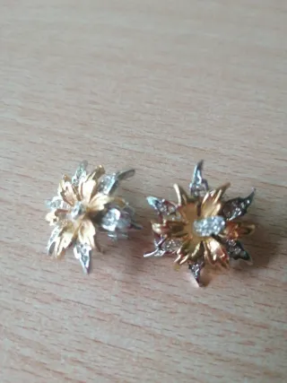Pendientes flor dorados y plateados