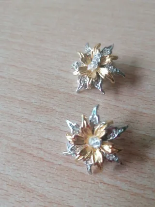 Pendientes flor dorados y plateados