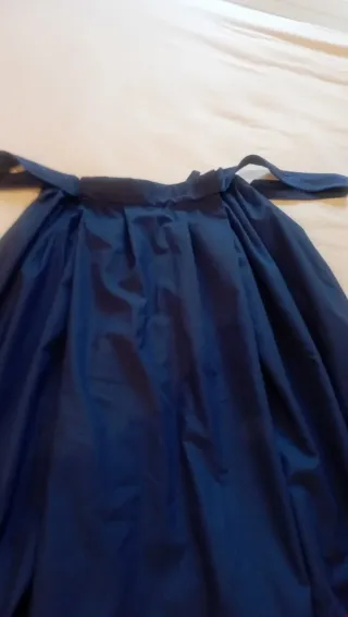 Falda larga azul con vuelo