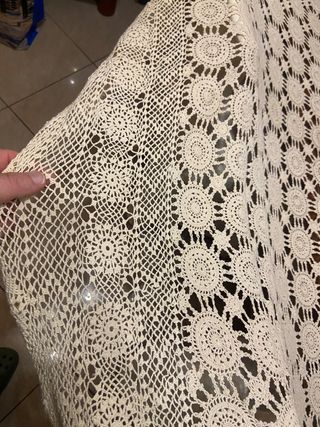 Copriletto uncinetto beige fatto a mano